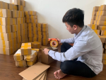nguoi dong goi hàng.png nguoi dong goi hàng.png